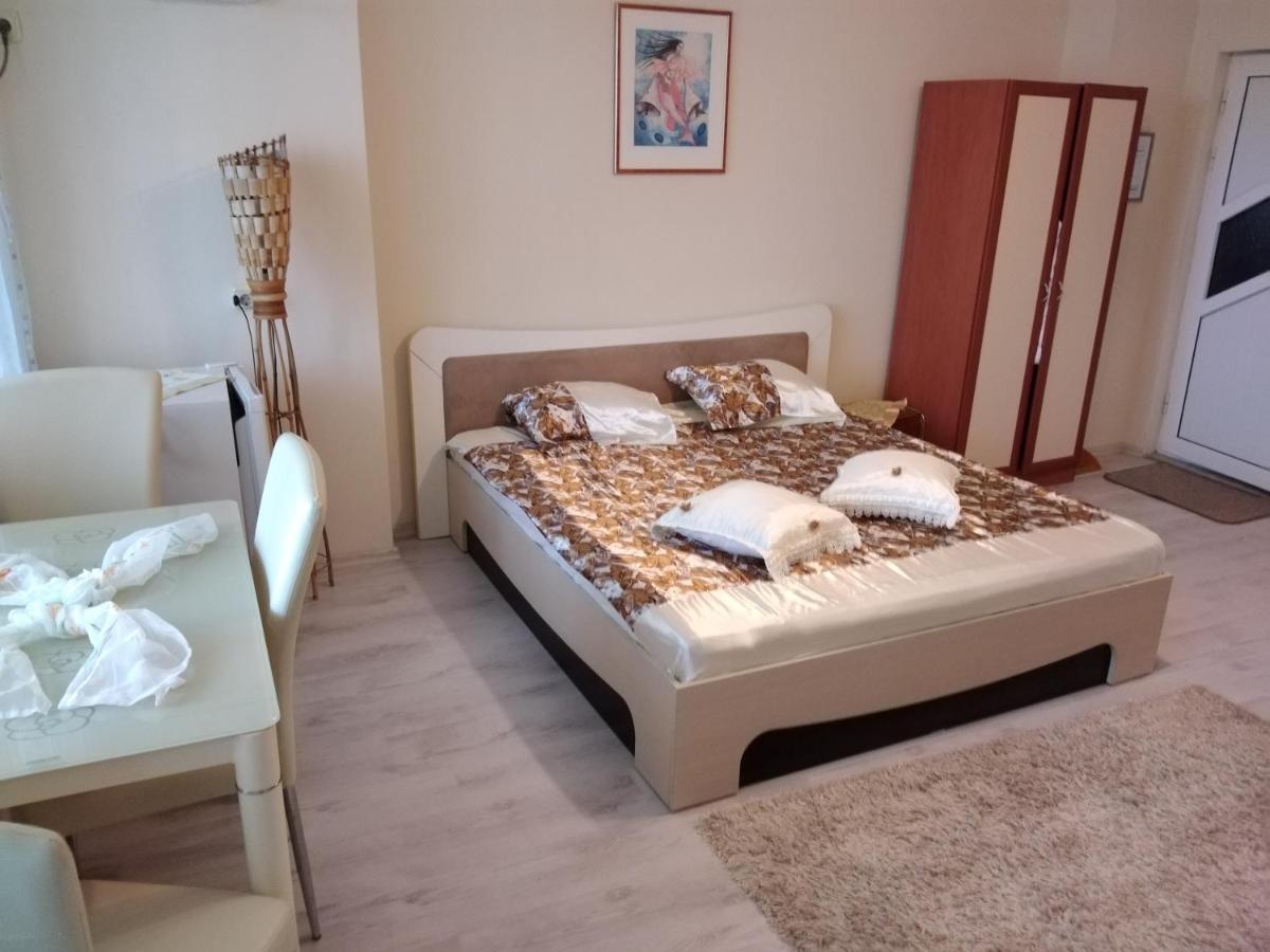 Къща За Гости Синьо Лято Pomorie Ngoại thất bức ảnh
